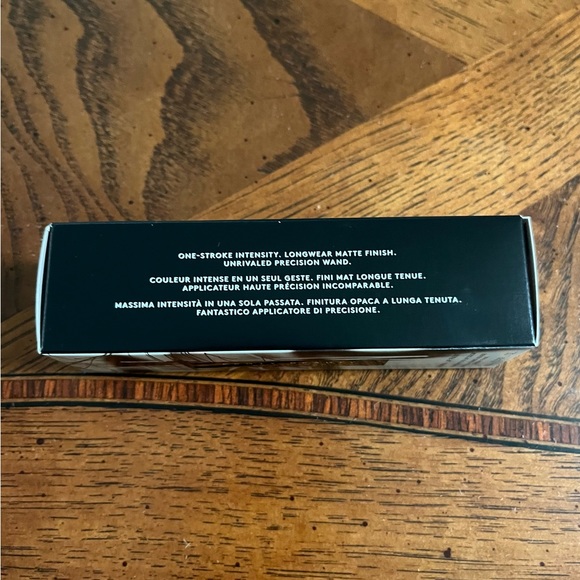 Fenty Beauty - Stunna Lip Paint Longwear Fluid Lip Colour - Picture 5 of 10